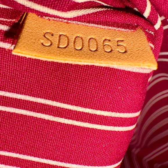 Louis Vuitton Cabas Antigua GM Bag - Picture 5 of 6